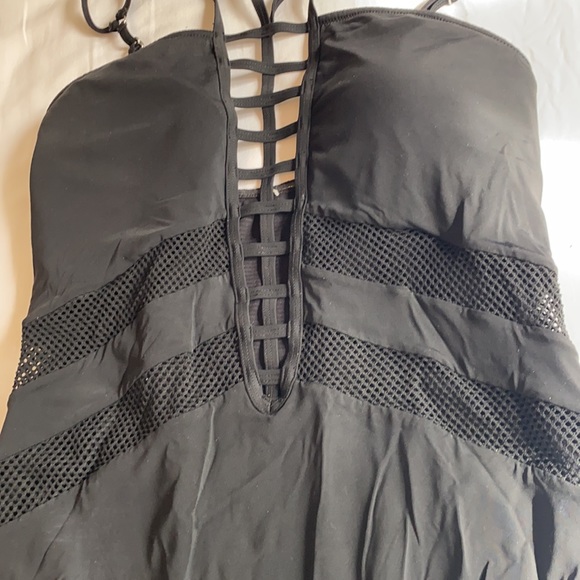 2/30$ **Once piece black swimsuit - Picture 3 of 6